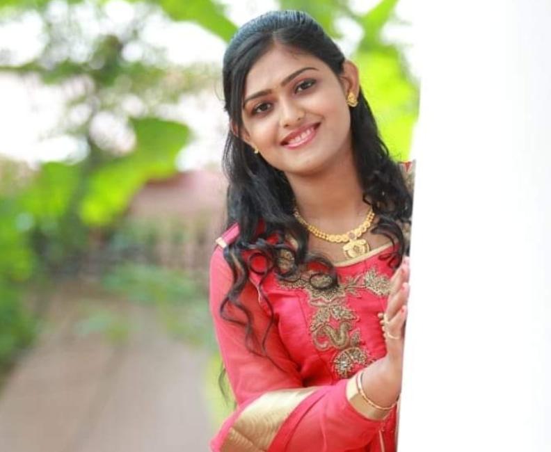 Rose beauty parlor piravom