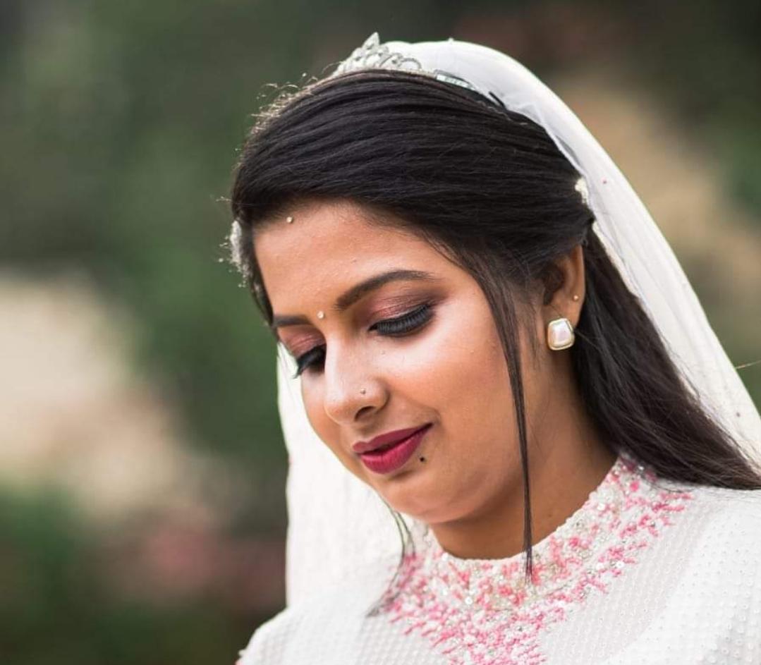 Rose beauty parlor piravom