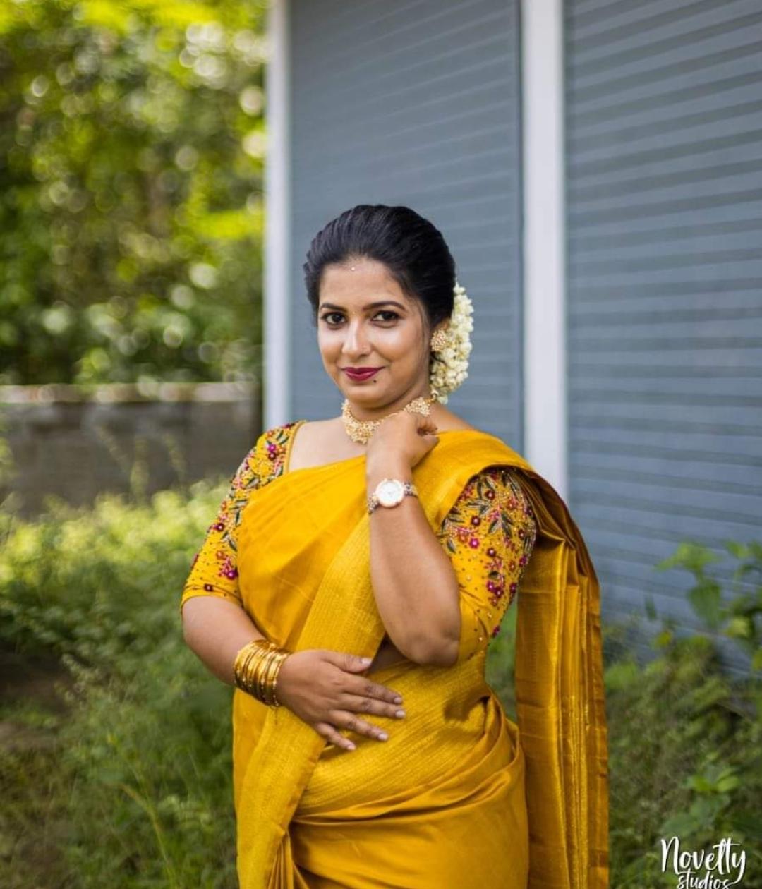 Rose beauty parlor piravom