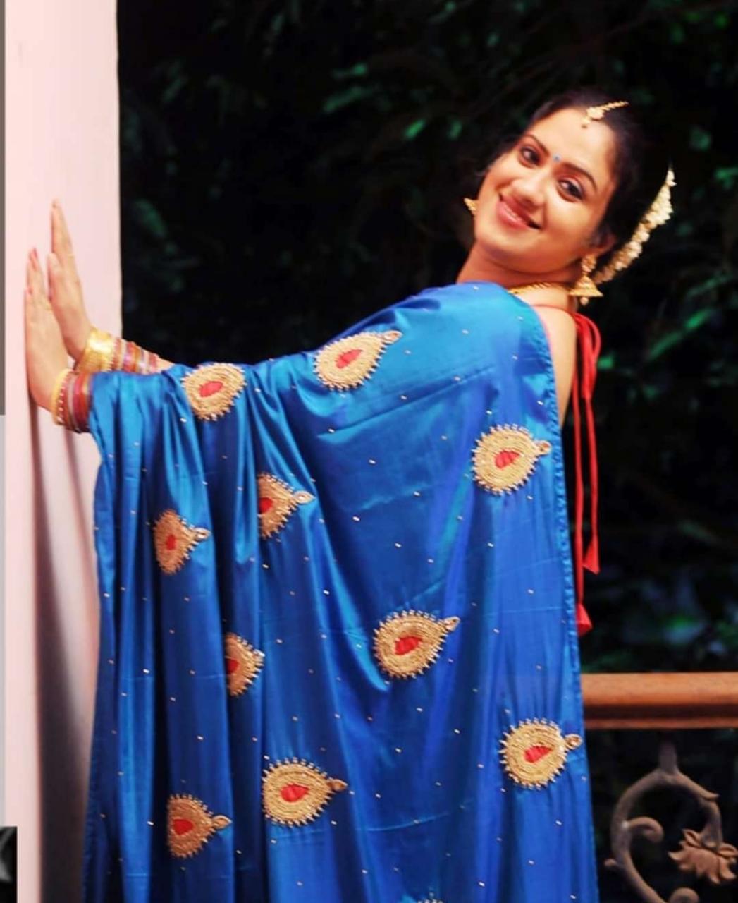 Rose beauty parlor piravom