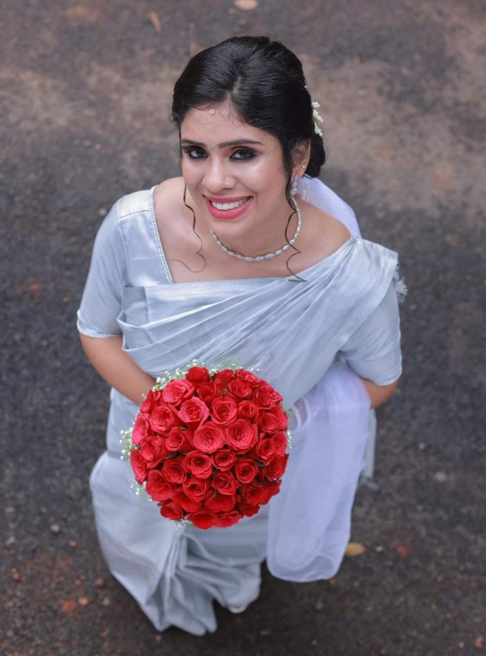 Rose beauty parlor piravom